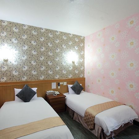 Chiayi Crown Hotel Exteriör bild