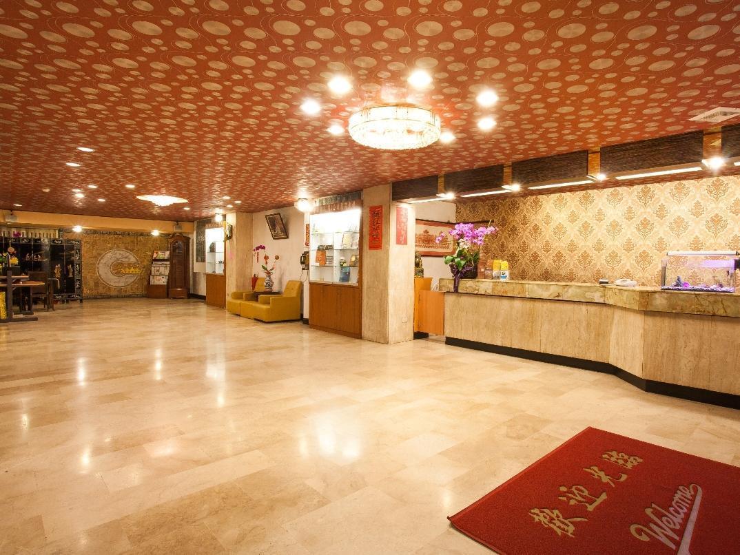 Chiayi Crown Hotel Exteriör bild