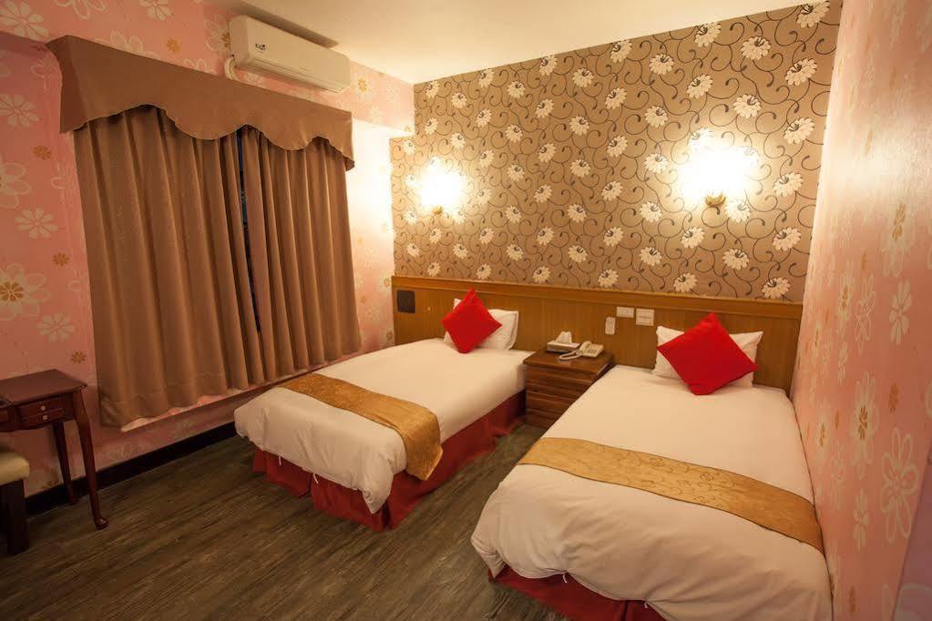 Chiayi Crown Hotel Exteriör bild