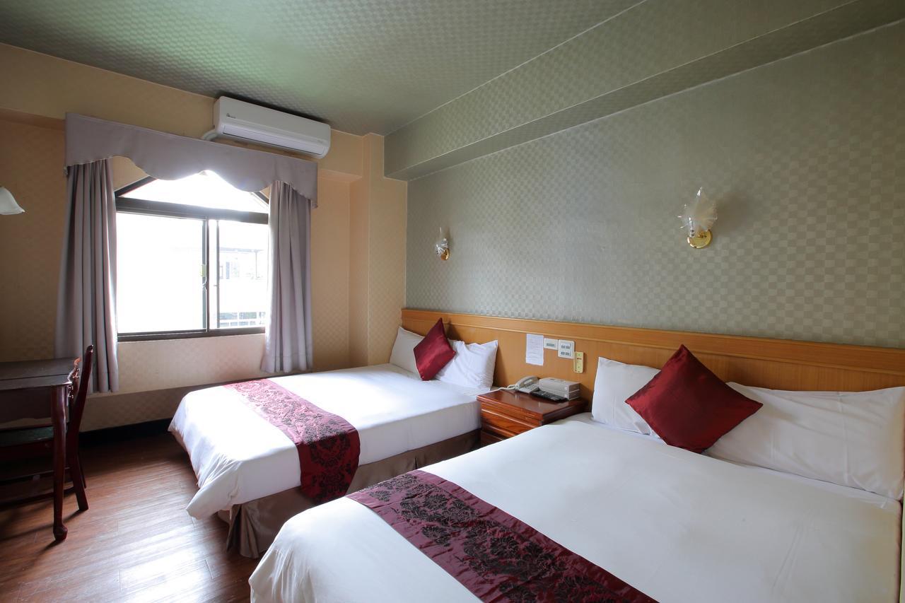 Chiayi Crown Hotel Exteriör bild
