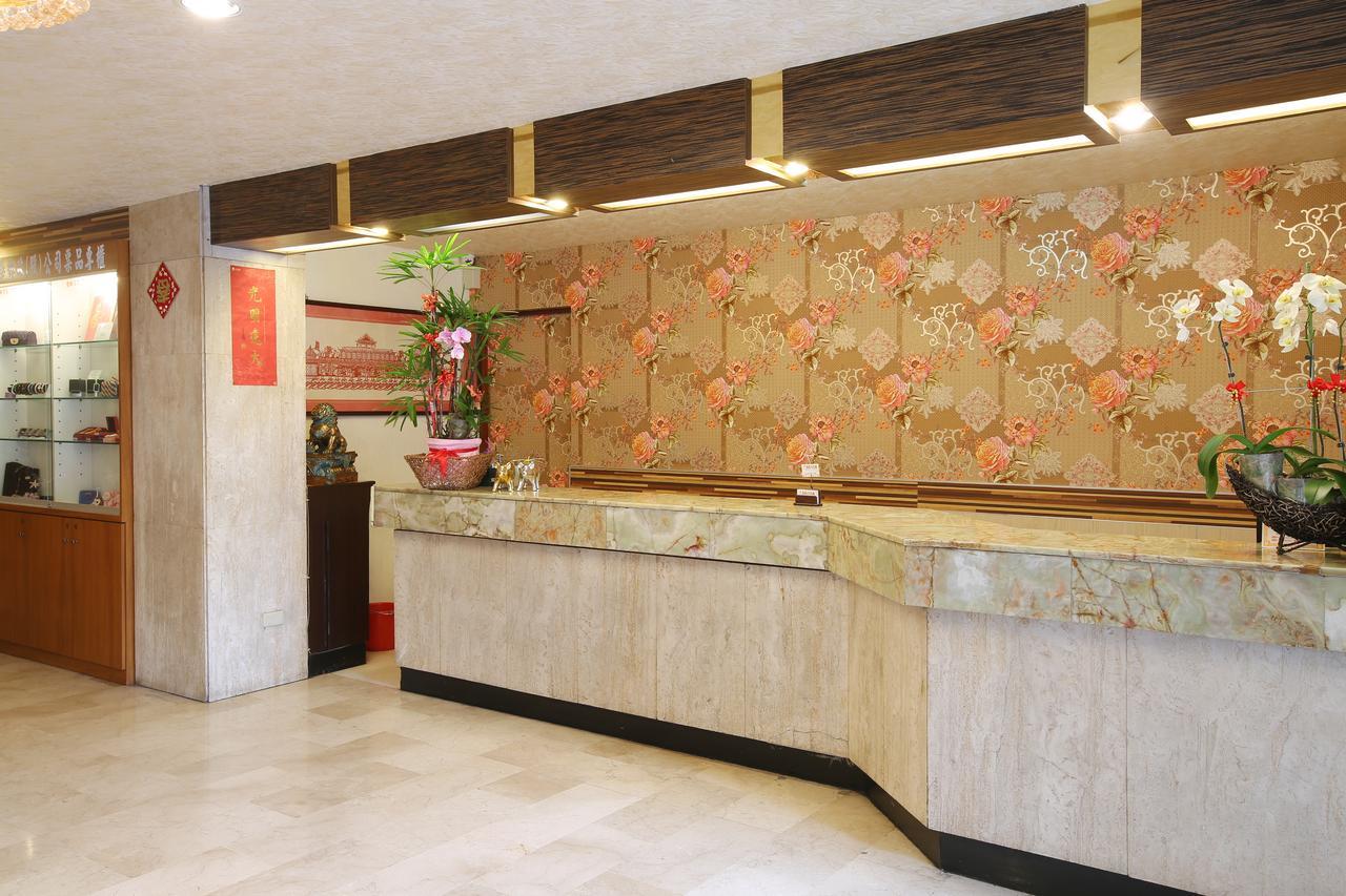 Chiayi Crown Hotel Exteriör bild