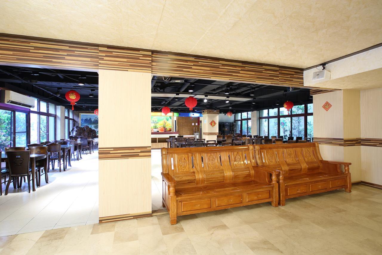 Chiayi Crown Hotel Exteriör bild