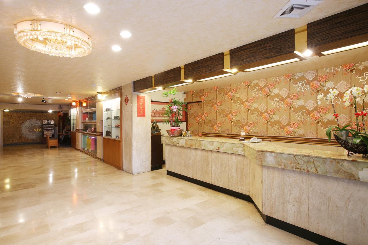 Chiayi Crown Hotel Exteriör bild