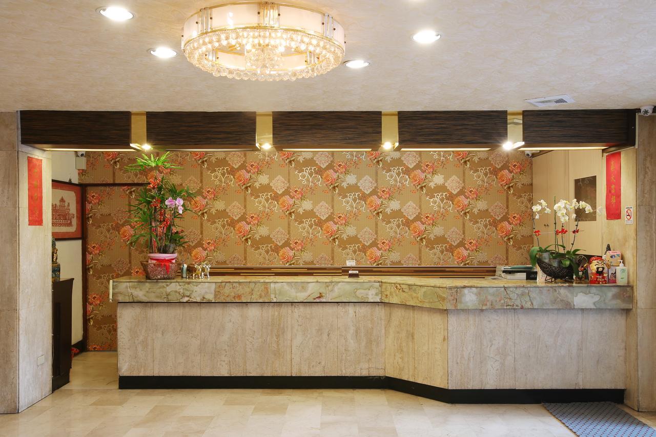 Chiayi Crown Hotel Exteriör bild