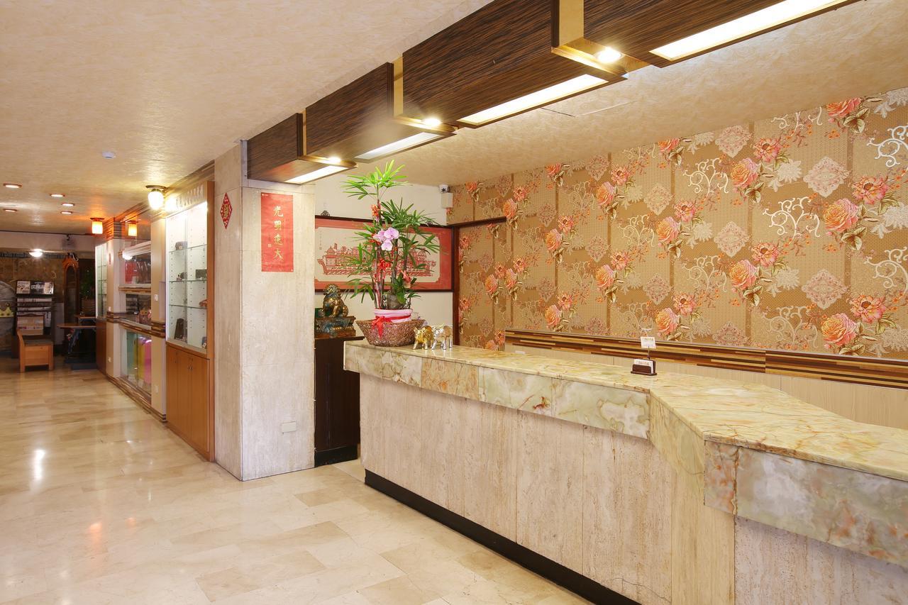 Chiayi Crown Hotel Exteriör bild